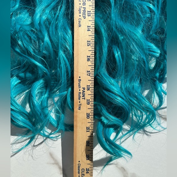 Dual Blue tone Wig (perfect for Frozen or Mermaid). 24”+ - Picture 12 of 12